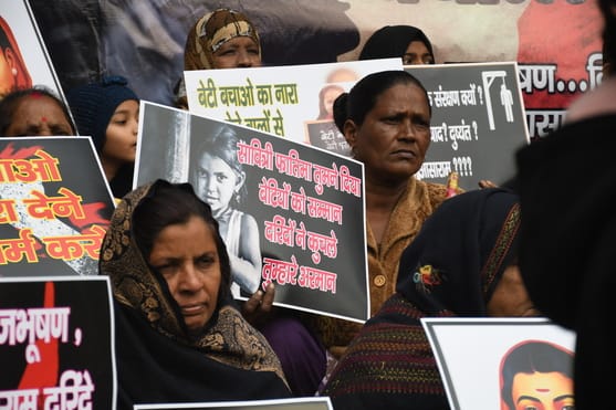 महिलाओं के खिलाफ हो रही हिंसा और नफरत की राजनीति के विरोध में शनिवार को महिला व छात्र संगठनों न