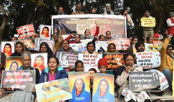 महिलाओं के खिलाफ हो रही हिंसा और नफरत की राजनीति के विरोध में शनिवार को महिला व छात्र संगठनों न