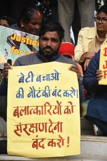 महिलाओं के खिलाफ हो रही हिंसा और नफरत की राजनीति के विरोध में शनिवार को महिला व छात्र संगठनों न