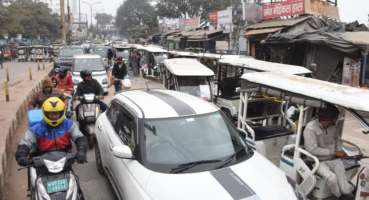 राजधानी में शनिवार को कई इलाकों में लोग जाम से जूझे। राजधानी में शनिवार को कई इलाकों में लोग जाम से जूझे।