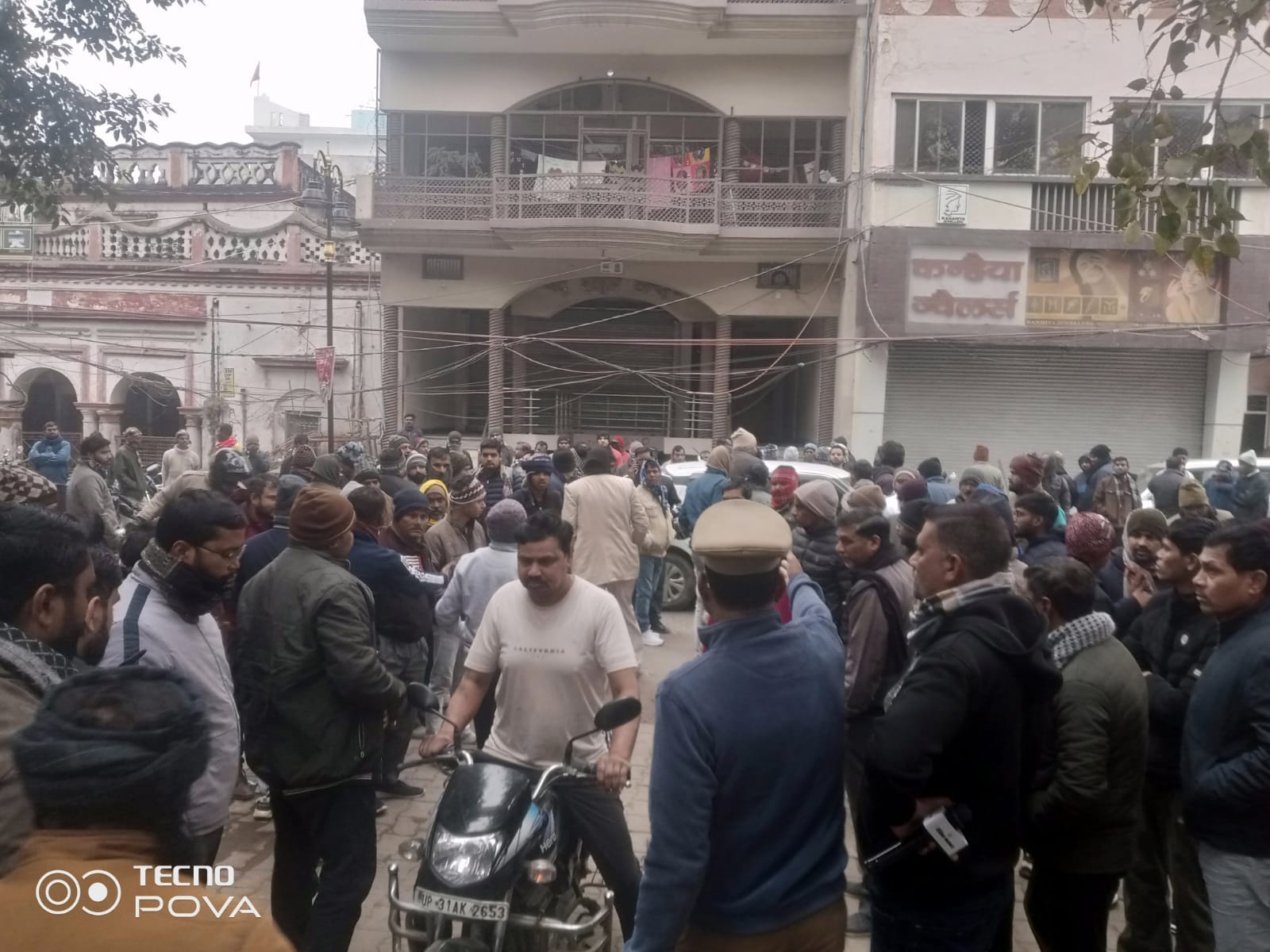 संसारपुर में विधिक सहायता केंद्र पर शिकायत सुनते तहसीलदार। संवाद संसारपुर में विधिक सहायता केंद्र पर शिकायत सुनते तहसीलदार। संवाद