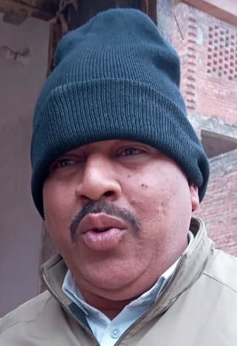 शहबाजनगर मार्ग पर कींचड़ के बीच से निकलते लोग। संवाद शहबाजनगर मार्ग पर कींचड़ के बीच से निकलते लोग। संवाद