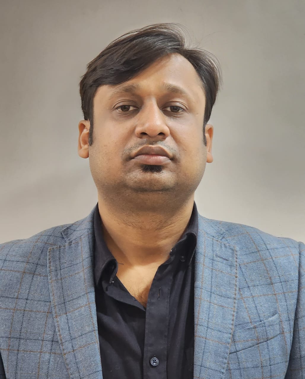 शाहजहांपुर में एक शोरूम में खड़ी बाइकें। संवाद शाहजहांपुर में एक शोरूम में खड़ी बाइकें। संवाद