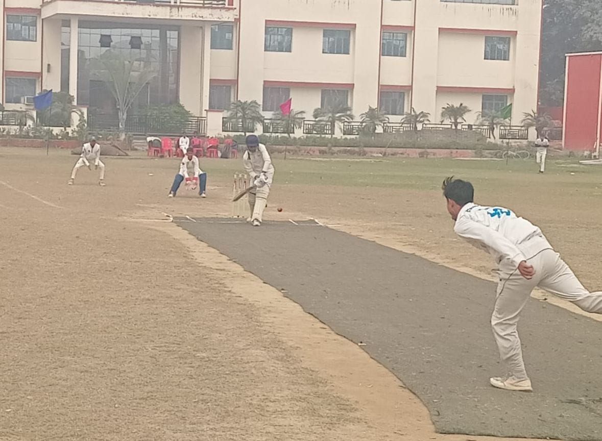 शाहजहांपुर में जीएफ कॉलेज में शाट लगाते विपिन। स्रोत: आयोजक