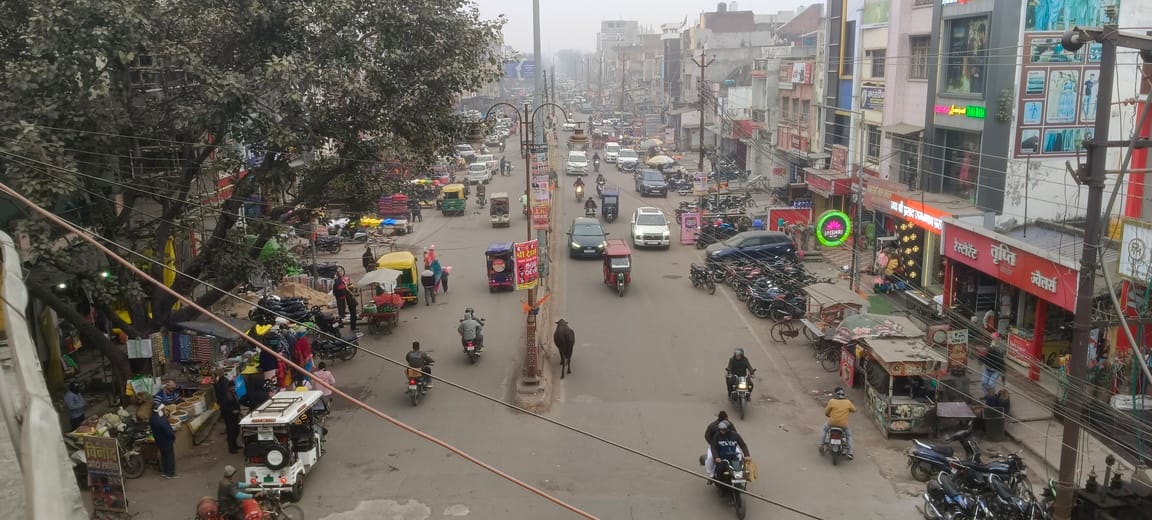 ठंड में अलाव सेंकते लोग-संवाद ठंड में अलाव सेंकते लोग-संवाद