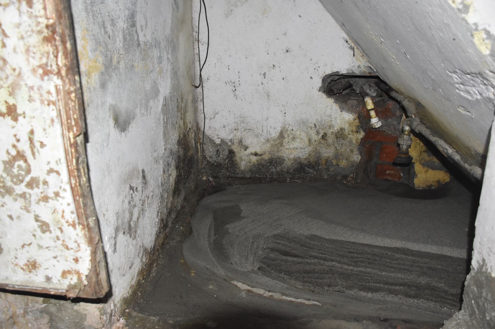 थाना कोतवाली लाल मस्जिद क्षेत्र में सपलाई पानी दिखाते अरमान।अमर उजाला थाना कोतवाली लाल मस्जिद क्षेत्र में सपलाई पानी दिखाते अरमान।अमर उजाला