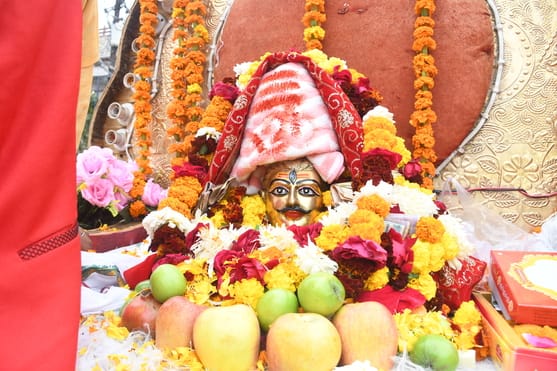 धूमधाम से निकाली बाबा महाकाल की ध्वजा यात्रा धूमधाम से निकाली बाबा महाकाल की ध्वजा यात्रा