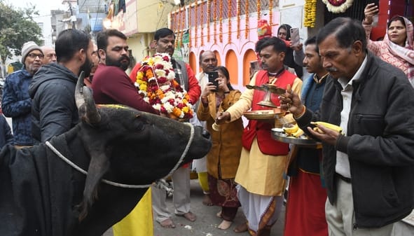 धूमधाम से निकाली बाबा महाकाल की ध्वजा यात्रा धूमधाम से निकाली बाबा महाकाल की ध्वजा यात्रा