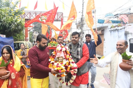 धूमधाम से निकाली बाबा महाकाल की ध्वजा यात्रा धूमधाम से निकाली बाबा महाकाल की ध्वजा यात्रा