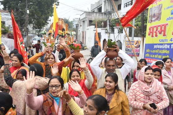 धूमधाम से निकाली बाबा महाकाल की ध्वजा यात्रा धूमधाम से निकाली बाबा महाकाल की ध्वजा यात्रा