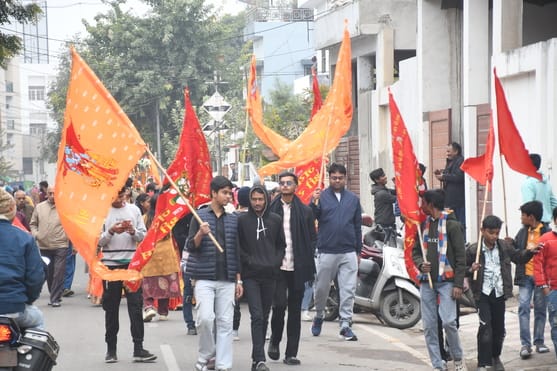 धूमधाम से निकाली बाबा महाकाल की ध्वजा यात्रा धूमधाम से निकाली बाबा महाकाल की ध्वजा यात्रा