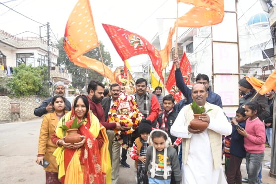 धूमधाम से निकाली बाबा महाकाल की ध्वजा यात्रा धूमधाम से निकाली बाबा महाकाल की ध्वजा यात्रा