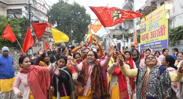 धूमधाम से निकाली बाबा महाकाल की ध्वजा यात्रा धूमधाम से निकाली बाबा महाकाल की ध्वजा यात्रा