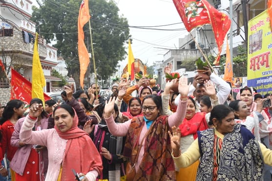 धूमधाम से निकाली बाबा महाकाल की ध्वजा यात्रा धूमधाम से निकाली बाबा महाकाल की ध्वजा यात्रा
