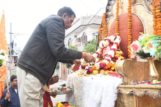 धूमधाम से निकाली बाबा महाकाल की ध्वजा यात्रा धूमधाम से निकाली बाबा महाकाल की ध्वजा यात्रा