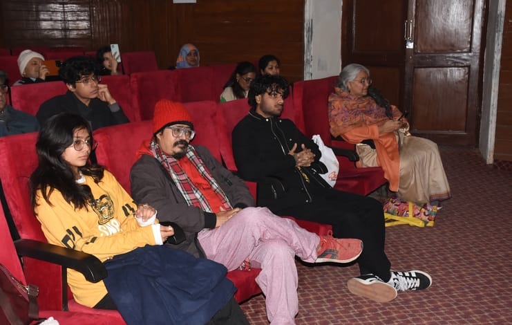 बली प्रेक्षाग्रह में चर्चा करते एशान शर्मा, समन हबीब और रिशाद रिजवी। -संवाद बली प्रेक्षाग्रह में चर्चा करते एशान शर्मा, समन हबीब और रिशाद रिजवी। -संवाद