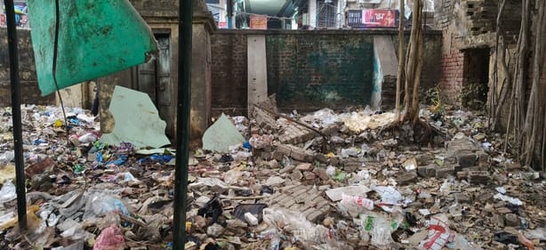 बदहाल जनाना पार्क। बदहाल जनाना पार्क।