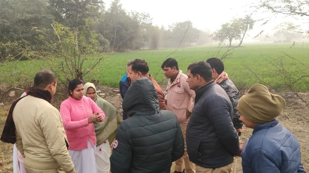 फोटो-38- धर्मांतरण की सूचना पर हंगामा करते बजरंग दल के कार्यकर्ता। संवाद फोटो-38- धर्मांतरण की सूचना पर हंगामा करते बजरंग दल के कार्यकर्ता। संवाद