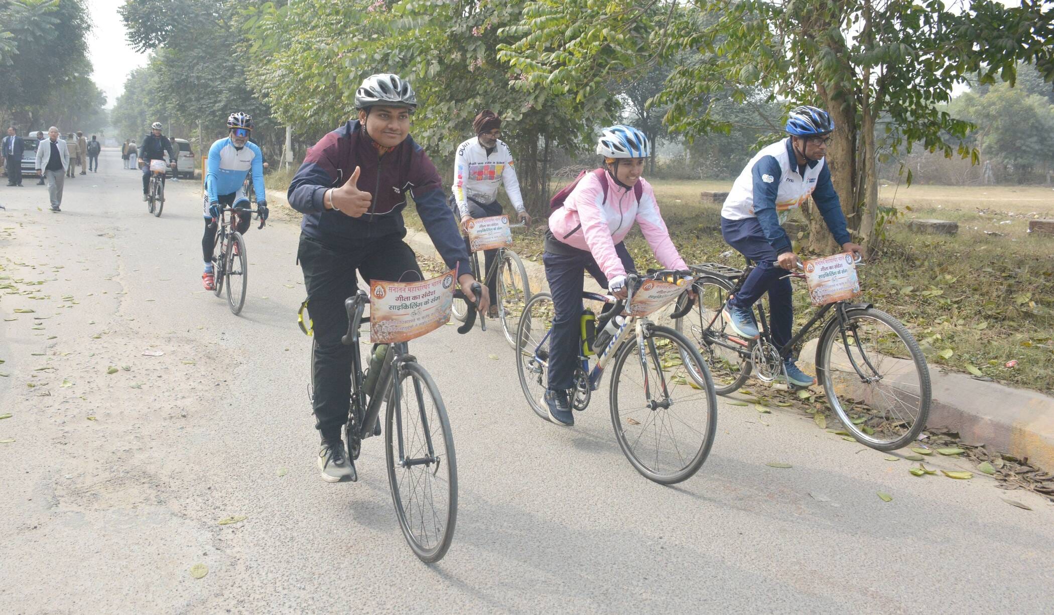 गीता का संदेश देेने के लिए निकाली साइकिल यात्रा