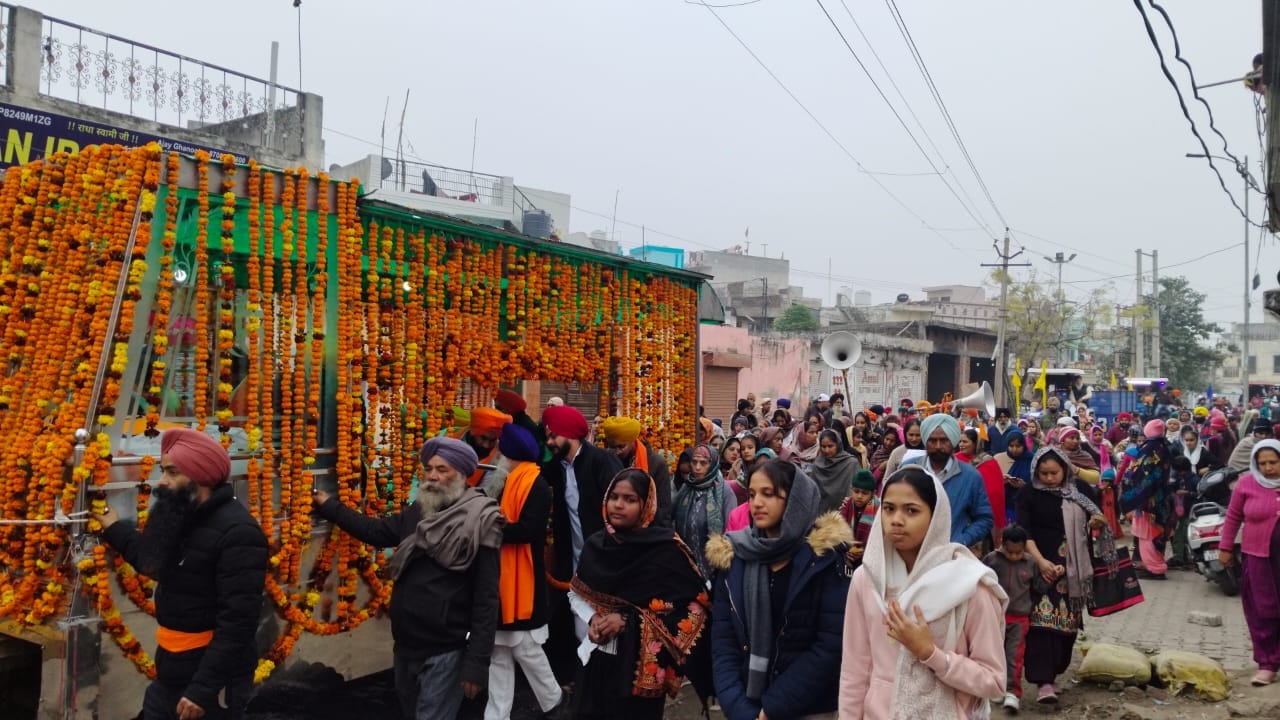 कुरुक्षेत्र। नगर कीर्तन की अगुवाई करते पंज प्यारे। संवाद कुरुक्षेत्र। नगर कीर्तन की अगुवाई करते पंज प्यारे। संवाद