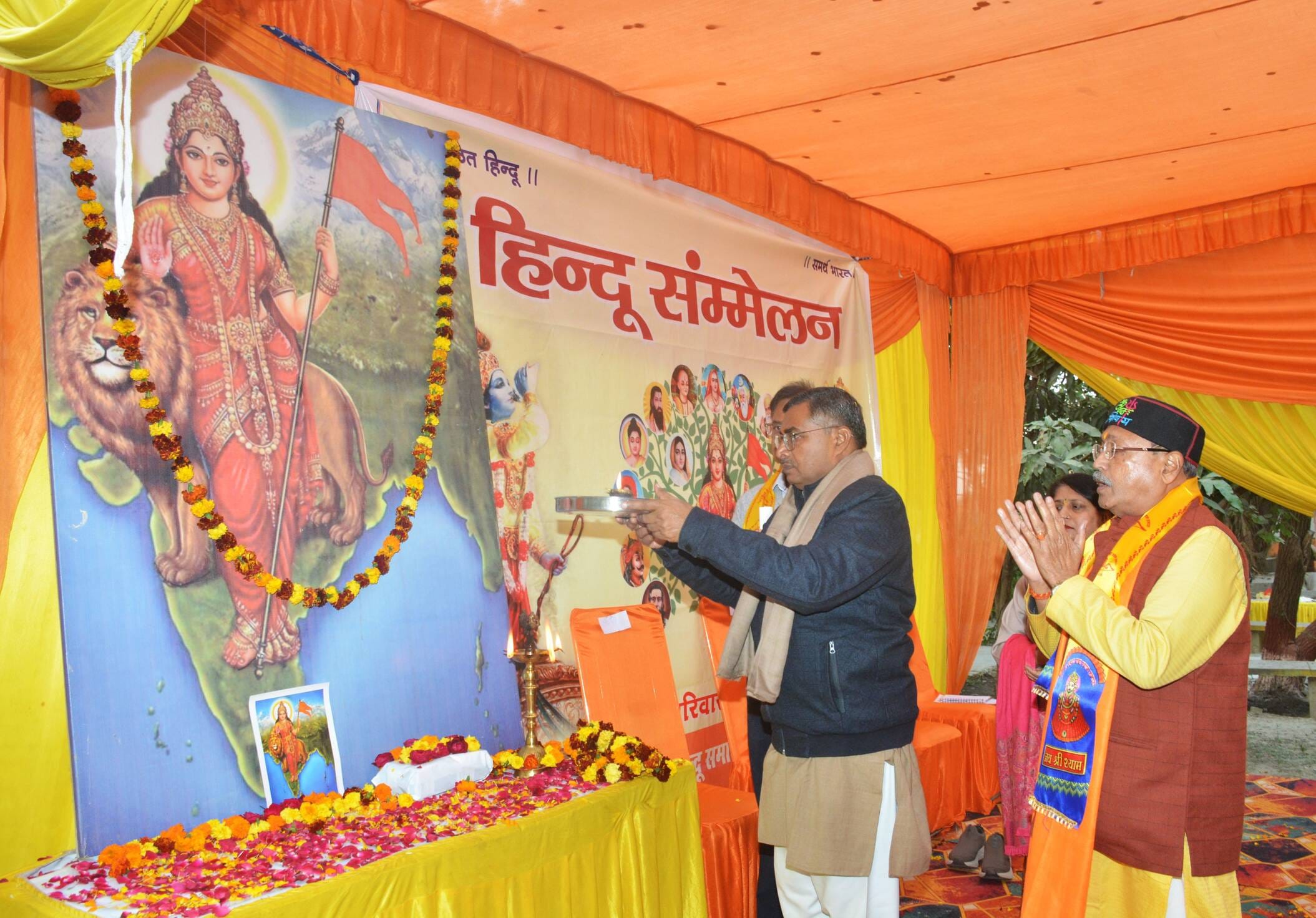 कृष्णानगर के इंद्रलोक कॉलोनी सि्थत इंद्रेश्वर महादेव मंदिर में रविवार को विराट हिंदू सम्मेलन ह कृष्णानगर के इंद्रलोक कॉलोनी सि्थत इंद्रेश्वर महादेव मंदिर में रविवार को विराट हिंदू सम्मेलन ह