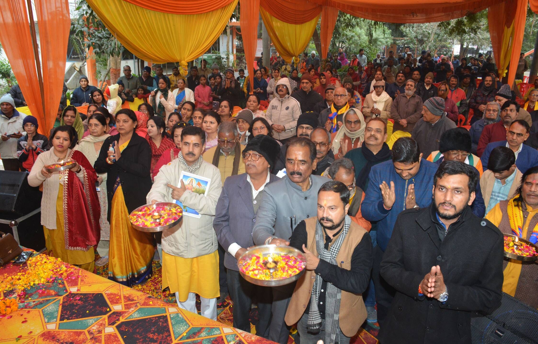 कृष्णानगर के इंद्रलोक कॉलोनी सि्थत इंद्रेश्वर महादेव मंदिर में रविवार को विराट हिंदू सम्मेलन ह कृष्णानगर के इंद्रलोक कॉलोनी सि्थत इंद्रेश्वर महादेव मंदिर में रविवार को विराट हिंदू सम्मेलन ह
