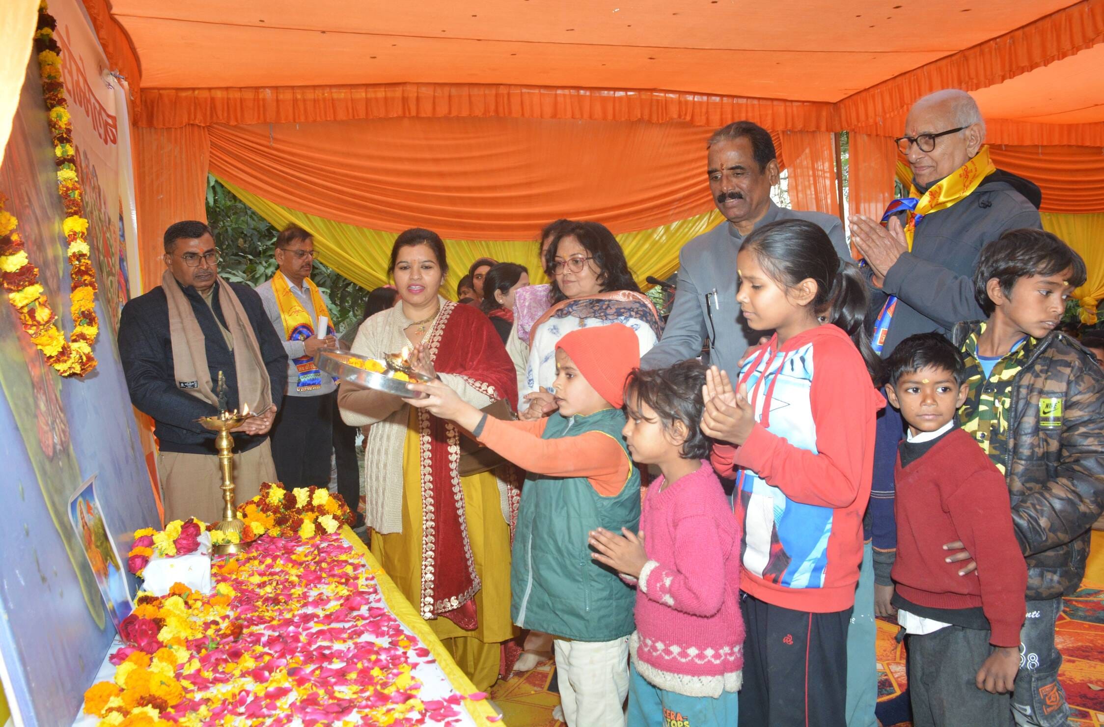 कृष्णानगर के इंद्रलोक कॉलोनी सि्थत इंद्रेश्वर महादेव मंदिर में रविवार को विराट हिंदू सम्मेलन ह कृष्णानगर के इंद्रलोक कॉलोनी सि्थत इंद्रेश्वर महादेव मंदिर में रविवार को विराट हिंदू सम्मेलन ह