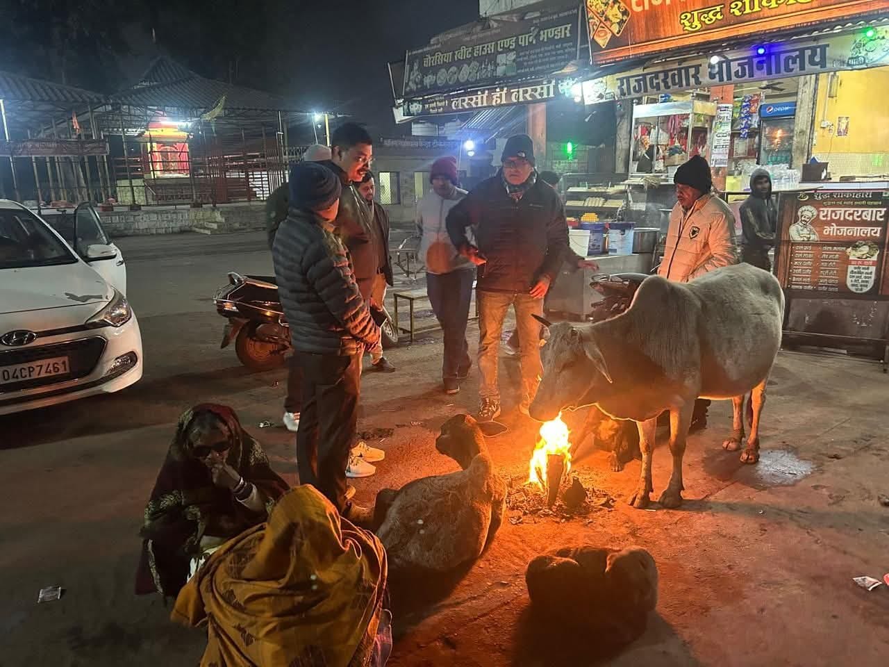 निरीक्षण करते कलेक्टर