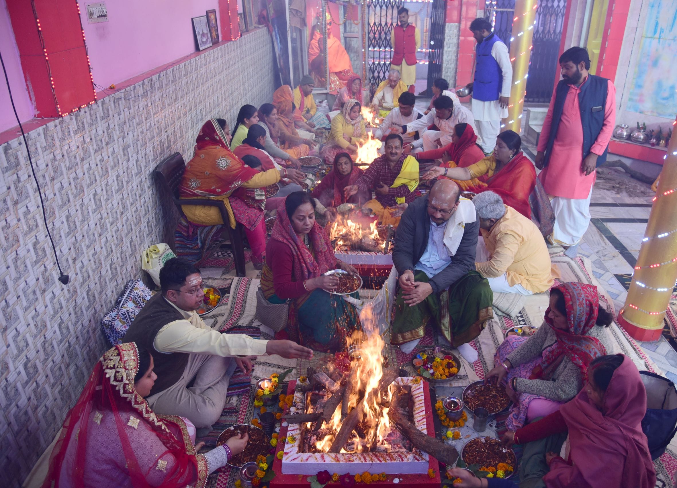 पंचकुंडीय यज्ञ में मां लक्ष्मी से की सुख-शांति की कामना