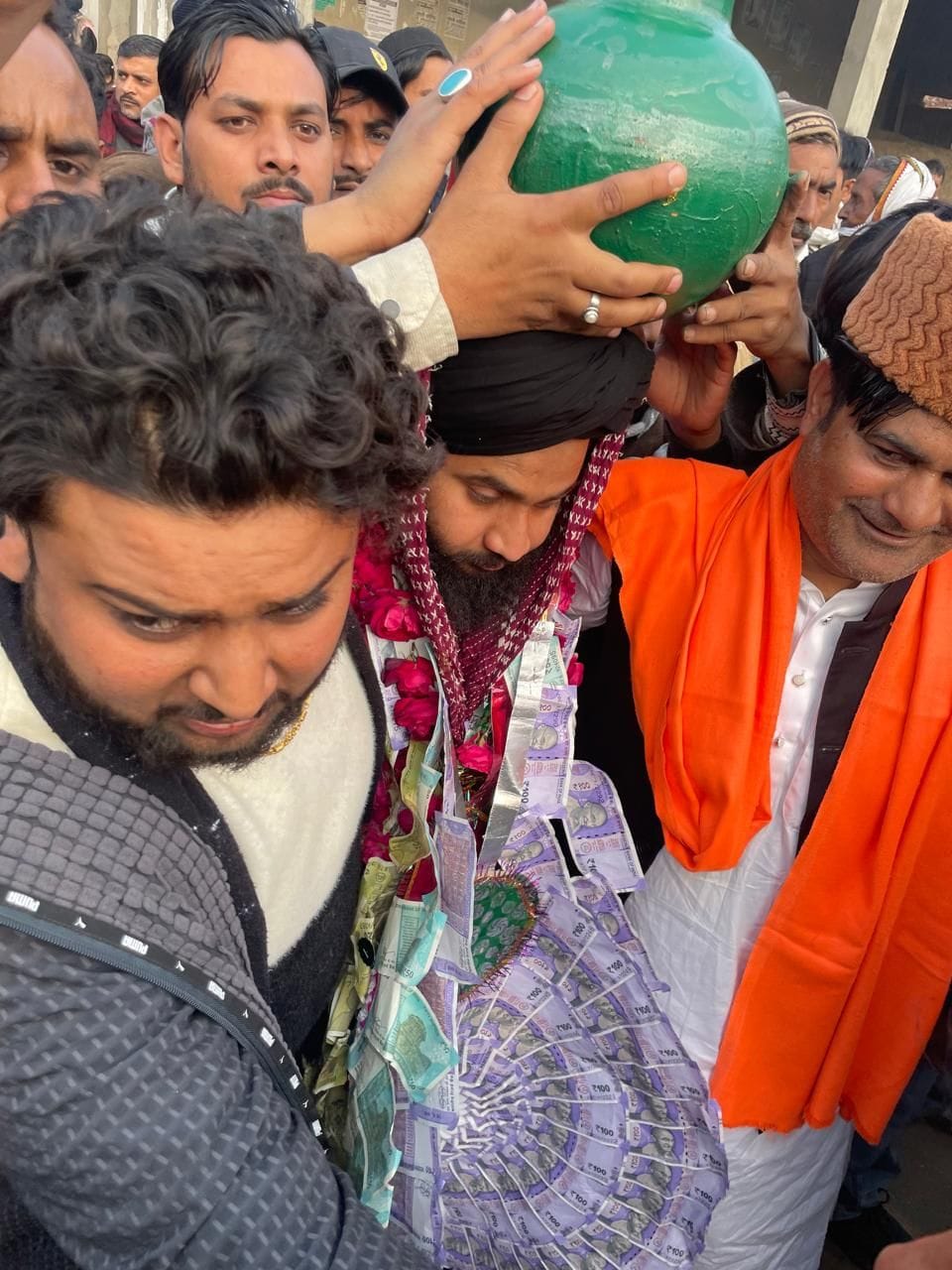 रमजानपुर में ठिलिया जूलूस के साथ उमड़ी भीड़। संवाद रमजानपुर में ठिलिया जूलूस के साथ उमड़ी भीड़। संवाद