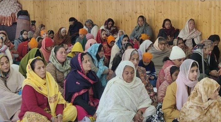 सोलन के सपरून गुरुद्वारा में शब्द कीर्तन करते हुआ रागी जत्था। स्रोत: कमेटी