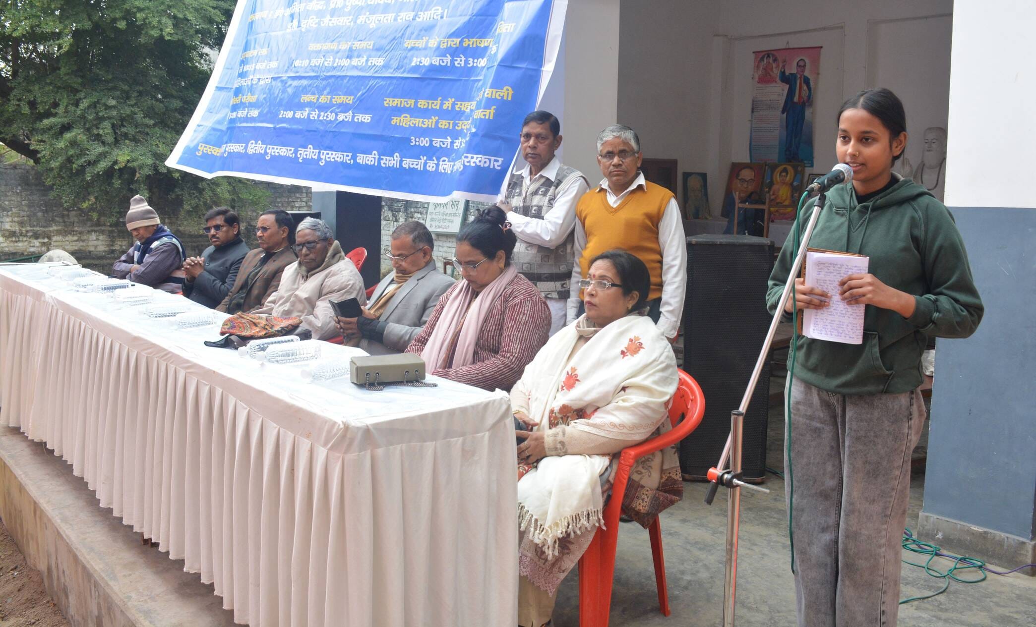 सावित्री बाई फुले की जयंती रविवार को रायबरेली रोड स्थित संत रविदास ज्ञान विहार कल्ली पश्चिम में