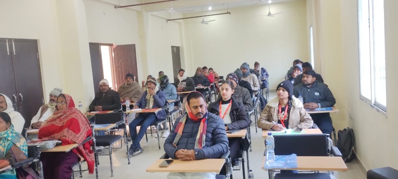 ट्रेनिंग में मौजूद सभी जनप्रतिनिधि और अधिकारी 