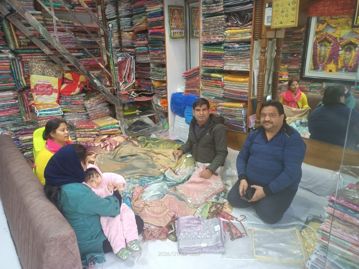 05जेएनडी33: संजय मंगला दुकानदार। 05जेएनडी33: संजय मंगला दुकानदार।