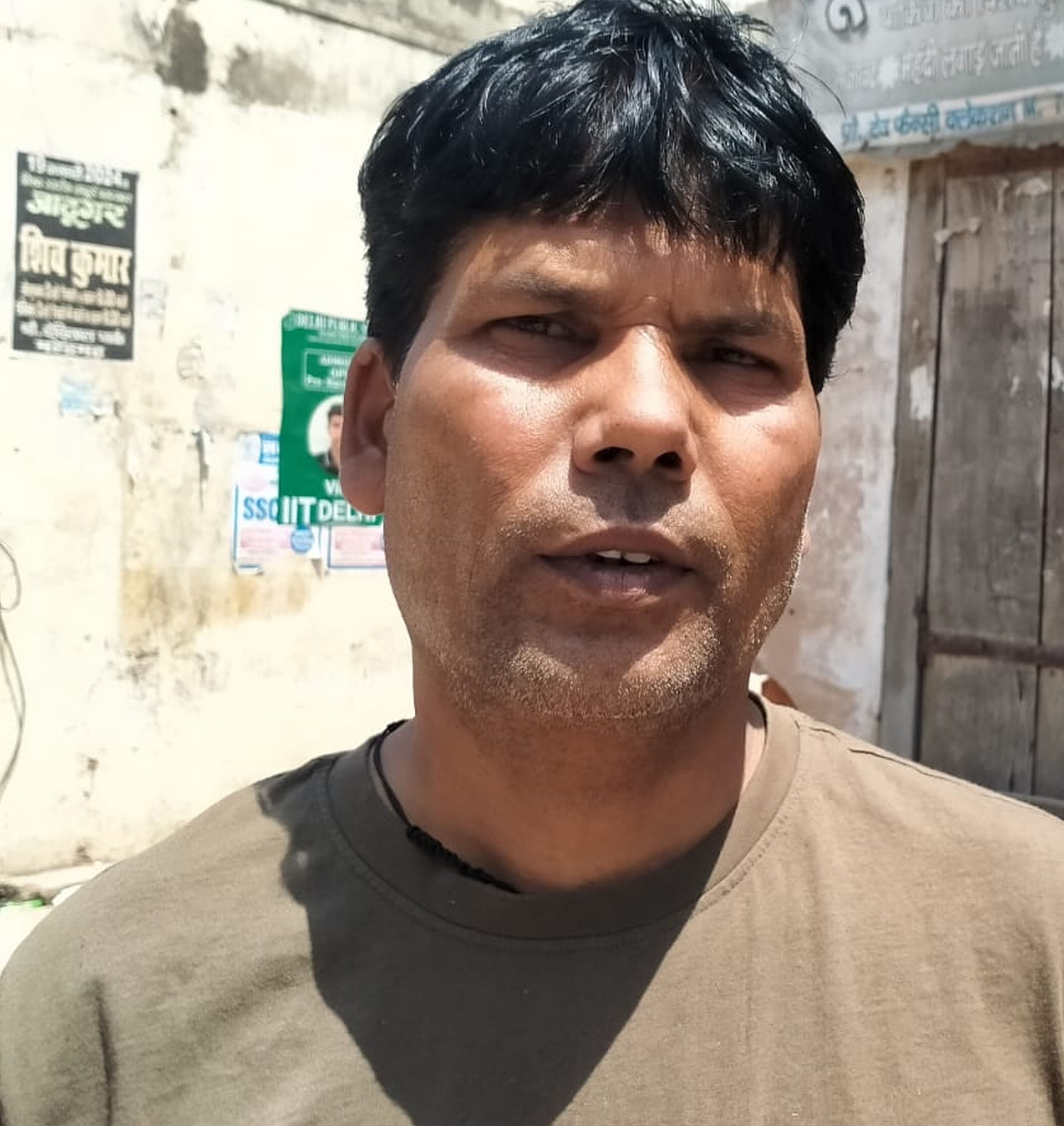 फोटो संख्या:61 नगर पालिका कार्यालय में नारेबाजी करते सफाई कर्मचारी। संवाद फोटो संख्या:61 नगर पालिका कार्यालय में नारेबाजी करते सफाई कर्मचारी। संवाद