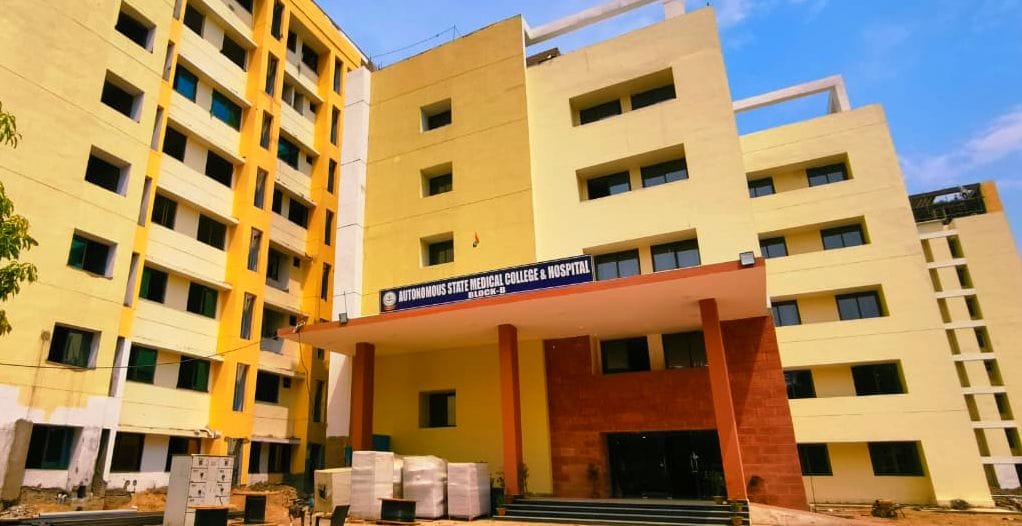 मेडिकल कॉलेज अस्पताल में बनकर तैयार पर्चा काउंटर। संवाद मेडिकल कॉलेज अस्पताल में बनकर तैयार पर्चा काउंटर। संवाद