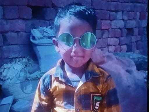 पांच साल के मासूम प्रिंस के हत्यारोपी को कोर्ट में लेकर जाती अपराध शाखा-1 की टीम। संवाद