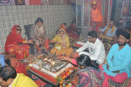 राजेंद्रनगर सि्थत श्री महाकाल मंदिर में पंचकुंडीय यज्ञ का सोमवार को समापन हुआ। राजेंद्रनगर सि्थत श्री महाकाल मंदिर में पंचकुंडीय यज्ञ का सोमवार को समापन हुआ।