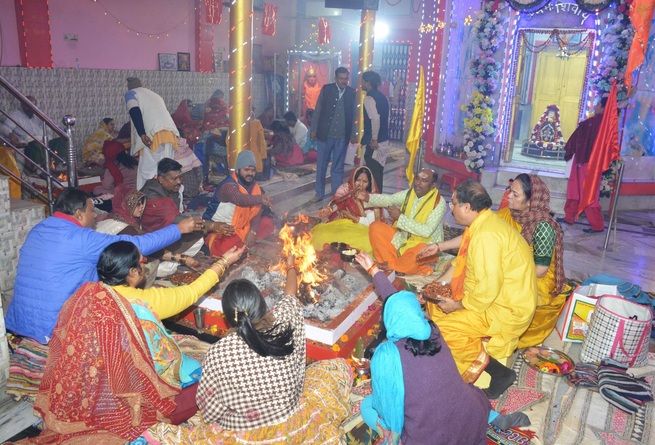 राजेंद्रनगर सि्थत श्री महाकाल मंदिर में पंचकुंडीय यज्ञ का सोमवार को समापन हुआ। राजेंद्रनगर सि्थत श्री महाकाल मंदिर में पंचकुंडीय यज्ञ का सोमवार को समापन हुआ।