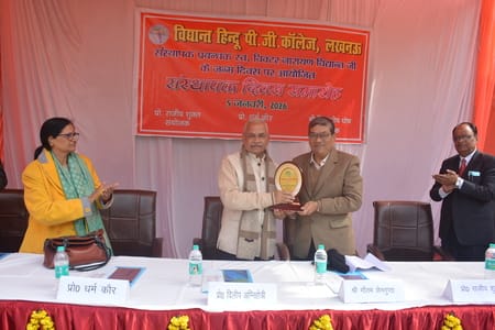 राजधानी स्थित विद्यांत हिंदू पीजी कॉलेज, विद्यांत इंटर कॉलेज और विद्यांत प्राइमरी विद्यालय में 
