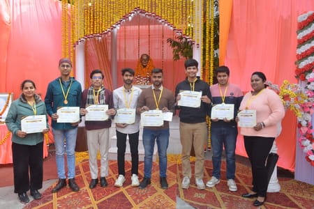 राजधानी स्थित विद्यांत हिंदू पीजी कॉलेज, विद्यांत इंटर कॉलेज और विद्यांत प्राइमरी विद्यालय में 