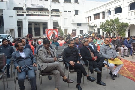राजधानी स्थित विद्यांत हिंदू पीजी कॉलेज, विद्यांत इंटर कॉलेज और विद्यांत प्राइमरी विद्यालय में 