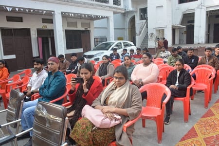 राजधानी स्थित विद्यांत हिंदू पीजी कॉलेज, विद्यांत इंटर कॉलेज और विद्यांत प्राइमरी विद्यालय में 