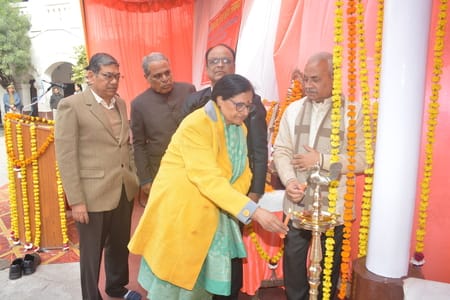 राजधानी स्थित विद्यांत हिंदू पीजी कॉलेज, विद्यांत इंटर कॉलेज और विद्यांत प्राइमरी विद्यालय में 