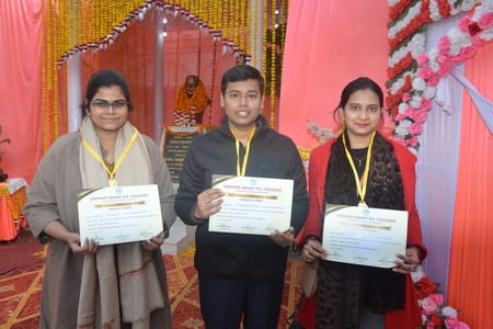 राजधानी स्थित विद्यांत हिंदू पीजी कॉलेज, विद्यांत इंटर कॉलेज और विद्यांत प्राइमरी विद्यालय में 
