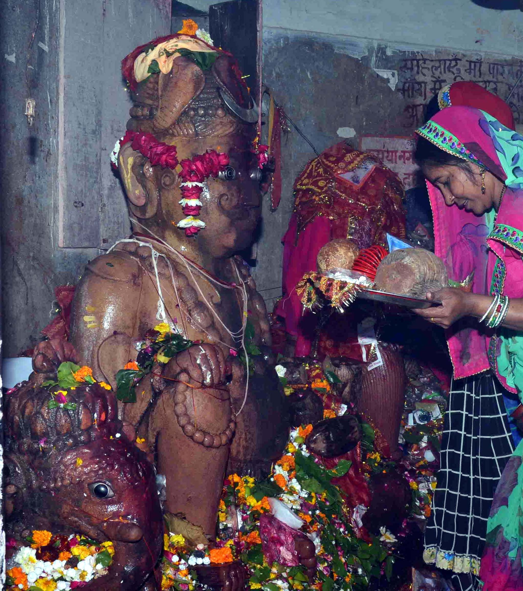 सकट चौथ: बटेश्वर के गौरीशंकर मंदिर में हुई संतान की दीर्घ आयु के लिए पूजा