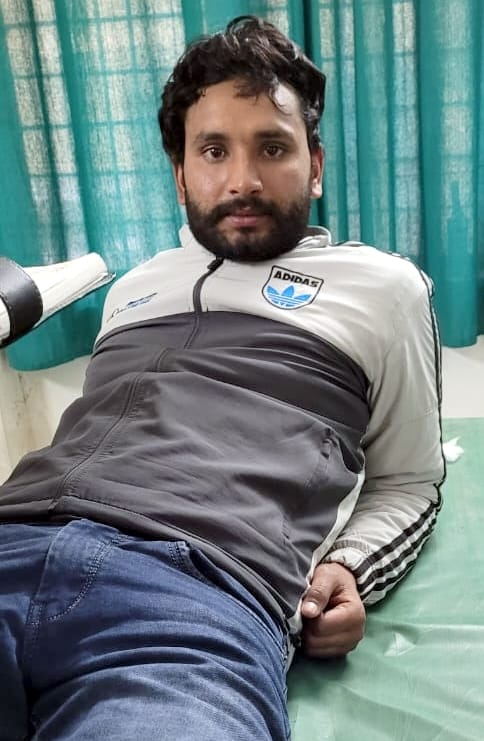 स्योहारा में पकड़ा गया बडे भाई की हत्या कराने का आरोपी छोटा भाई दुष्यंत। स्रोत पुलिस।