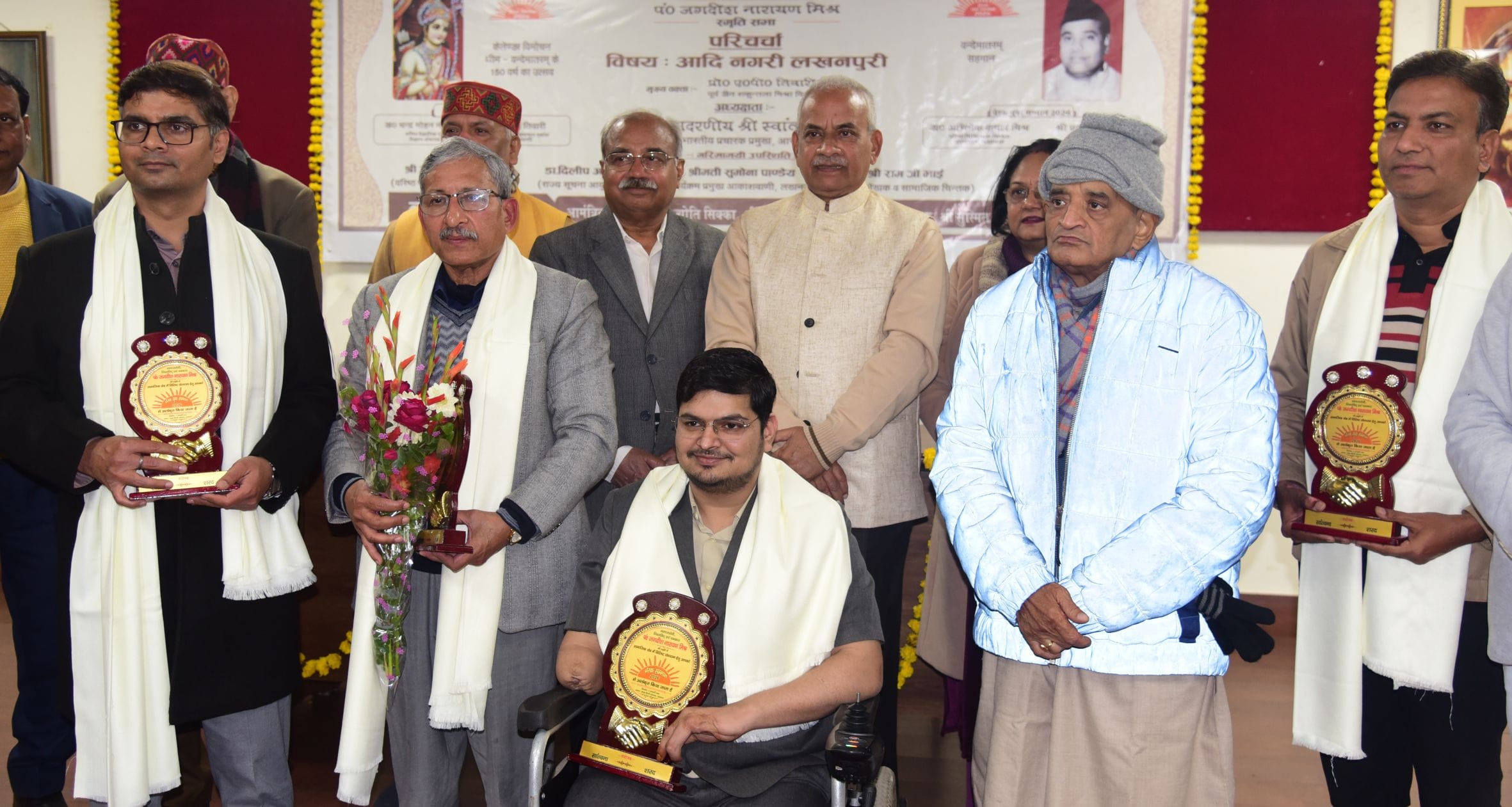उत्तर प्रदेश हिंदी संस्थान में सोमवार को हुए समारोह में वरिष्ठ वैज्ञानिक डॉ. चंद्रमोहन नौटियाल 