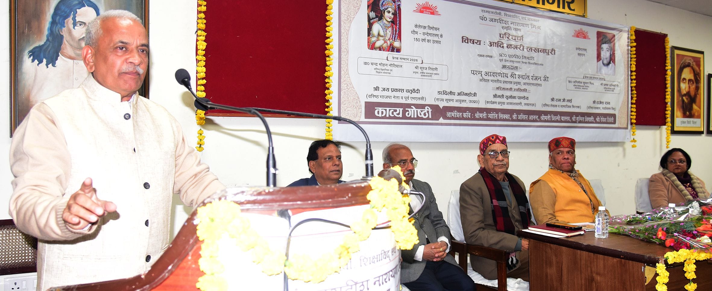 उत्तर प्रदेश हिंदी संस्थान में सोमवार को हुए समारोह में वरिष्ठ वैज्ञानिक डॉ. चंद्रमोहन नौटियाल 