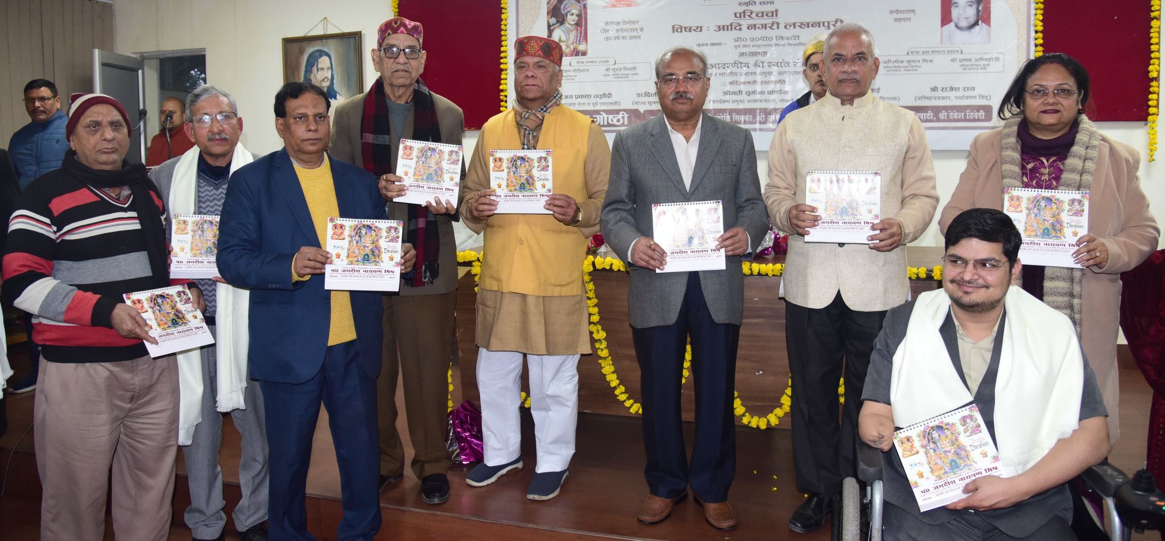 उत्तर प्रदेश हिंदी संस्थान में सोमवार को हुए समारोह में वरिष्ठ वैज्ञानिक डॉ. चंद्रमोहन नौटियाल 